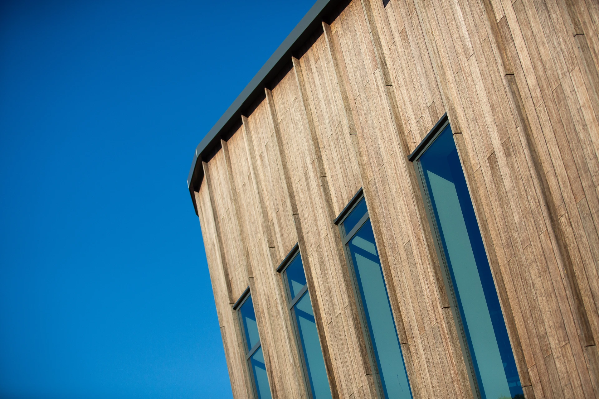 AGNOVA-Architecten-Sporthal-De-Klabbe-Emmer-Compascuum-gevel3