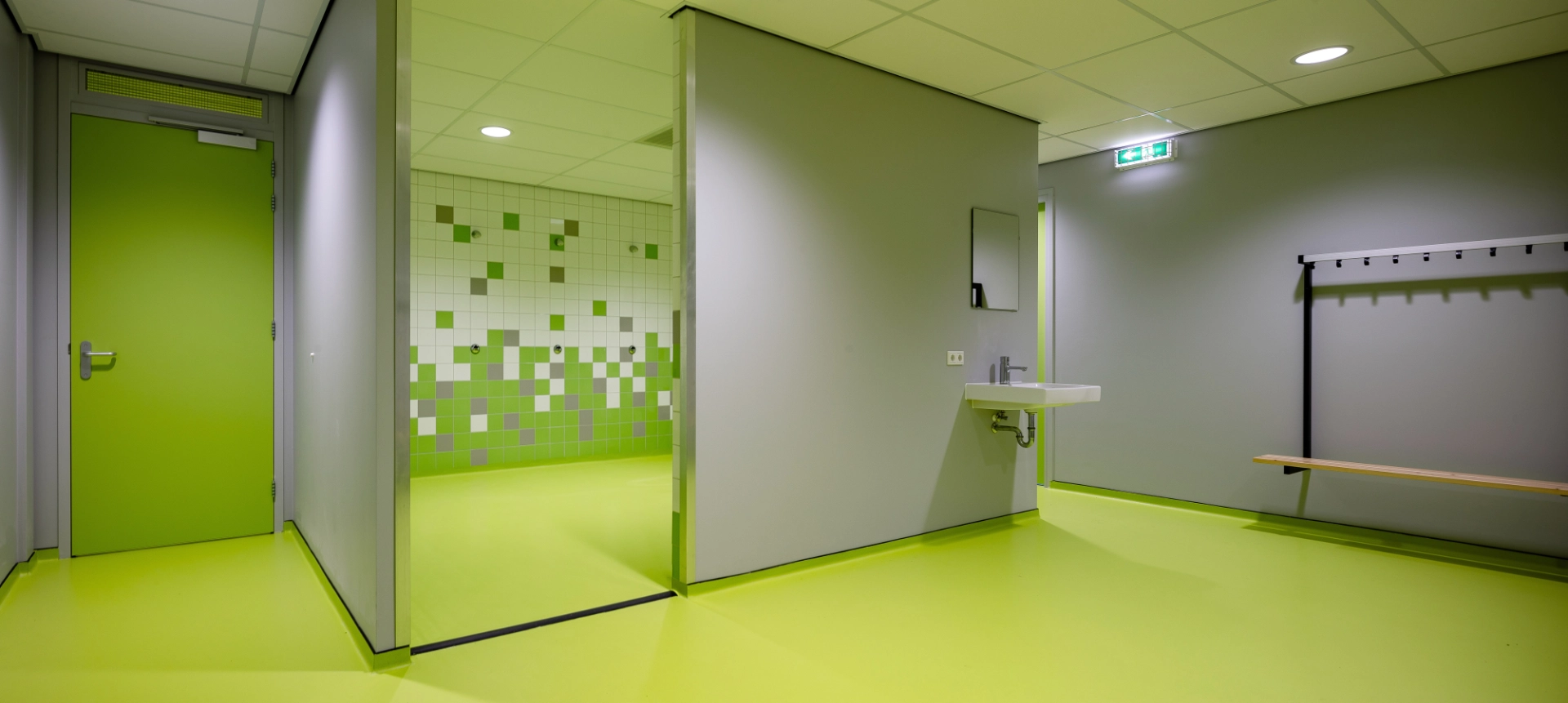 AGNOVA-Architecten-Sporthal-De-Klabbe-Emmer-Compascuum-kleedkamer