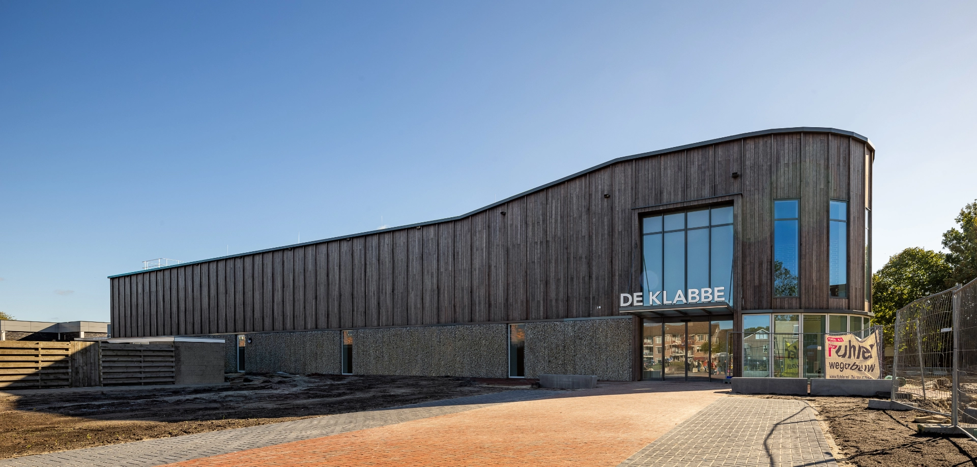 AGNOVA-Architecten-Sporthal-De-Klabbe-Emmer-Compascuum-voorzijde